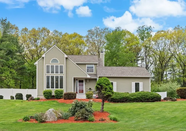 Homes for sale in Charlton, MA | 29 W Applewood Dr, Charlton, MA 01507 | MLS# 73521017