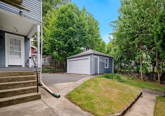 Homes for sale in Arlington, MA | 21 Fessenden Rd, Arlington, MA 02476 | Houzeo