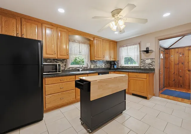 Photo 4 of Sale Pending at 156 Hampton St, Auburn, MA 01501 | MLS# 73555181 | Listing updated on 2026-09-16