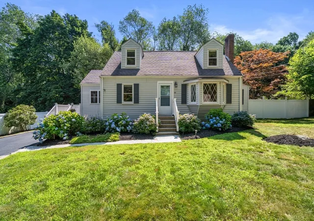 Homes for sale in Franklin, MA | 63 Conlyn Ave, Franklin, MA 02038 | MLS# 73549830