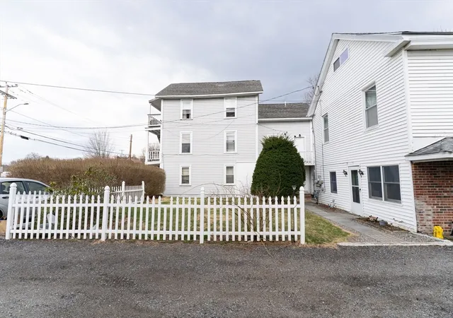 Homes for sale in Brookfield, MA | 15-17 Central St, Brookfield, MA 01506 | MLS# 73501301