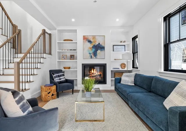3rd image of 43 Wendell St, Cambridge, MA 02138