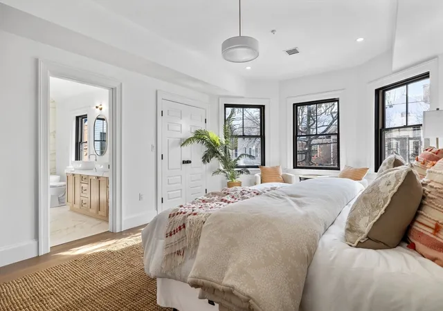 5th image of 43 Wendell St, Cambridge, MA 02138