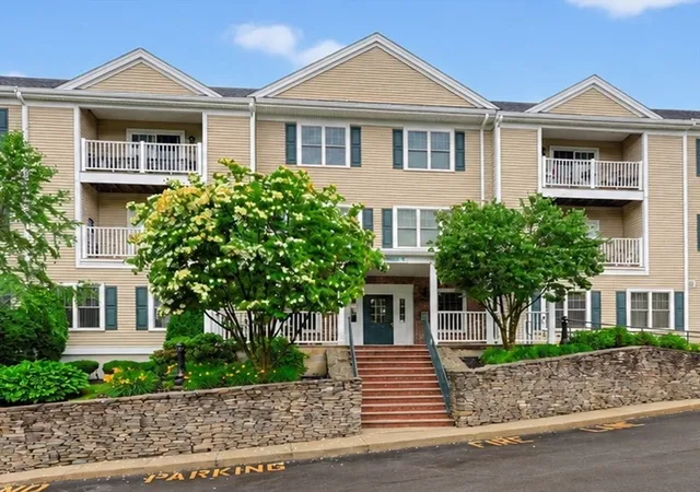 Homes for sale in Norwood, MA | 1 Lenox St #205, Norwood, MA 02062 | MLS# 73541523