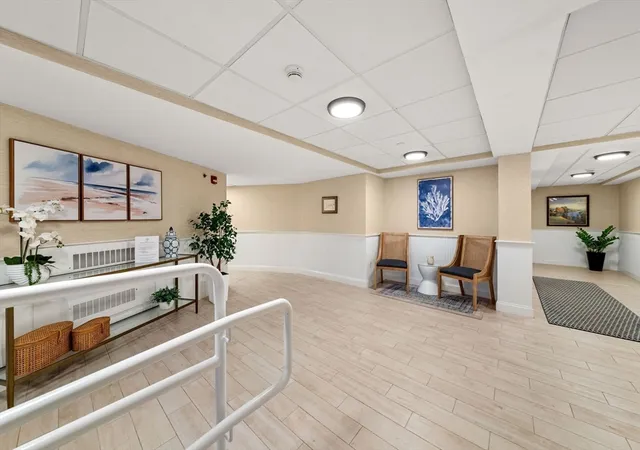 image of 60 Merrimac St, Amesbury, MA 01913