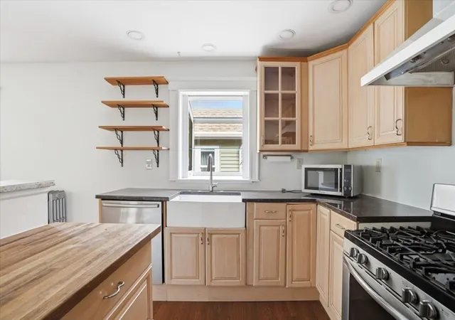 Listing Photo 4 - Condo for sale in building located at 16-18 Logan St, Boston, MA 02119