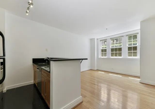 2nd image of 534 Beacon Street #103, Boston, MA 02215 | MLS# 73548284