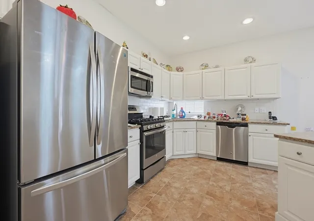 Listing Photo 5 - Condo for sale in building located at 109 Old Field Rd, Plymouth, MA 02360 - Unit #109