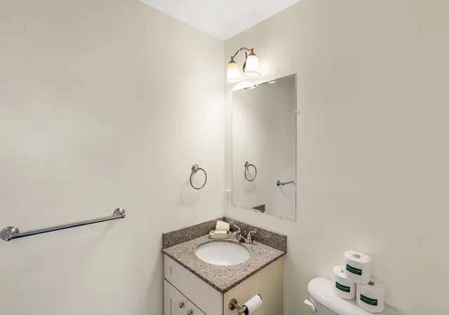 2nd image of 125 Water St, Newburyport, MA 01950