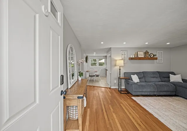 3rd image of 19 Magnolia St, Saugus, MA 01906 | MLS# 73552902