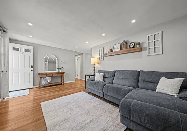 4th image of 19 Magnolia St, Saugus, MA 01906 | MLS# 73552902
