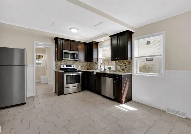4th image of 38 Whitman St, Chicopee, MA 01013 | MLS# 73503246