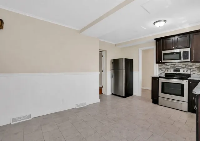 5th image of 38 Whitman St, Chicopee, MA 01013 | MLS# 73503246