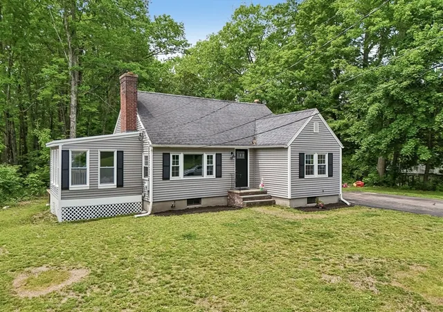 Homes for sale in Leicester, MA | 18 Carleton Rd, Leicester, MA 01542 | MLS# 73526381