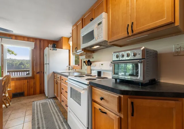 5th image of 47 Sandy Beach Rd, Holland, MA 01521 | MLS# 73551922