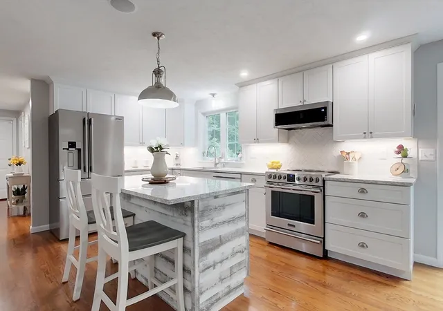 3rd image of 15 Hillside Dr, Townsend, MA 01469 | MLS# 73565483