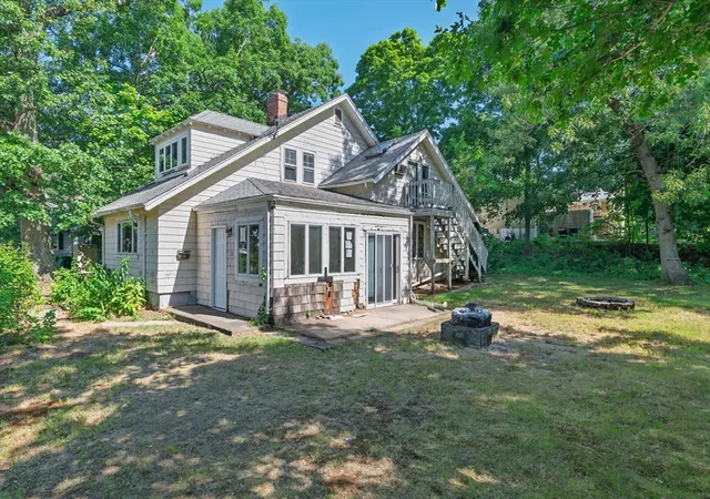 2nd image of 126 Lakehurst Ave, East Weymouth, MA 02189 | MLS# 73563376