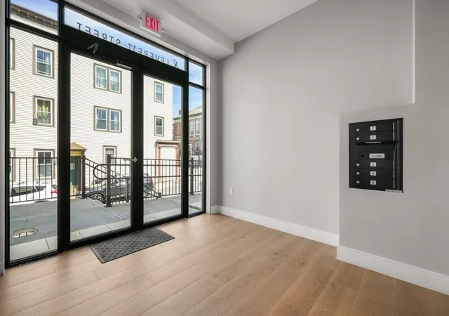 2nd image of 8 Leverett St #4, Brookline, MA 02445 | MLS# 73508896