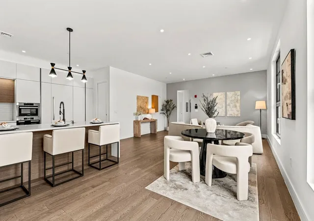 4th image of 8 Leverett St, Brookline, MA 02445