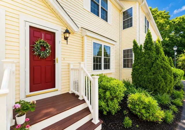 Homes for sale in Whitman, MA | 6 Colebrook Blvd #7, Whitman, MA 02382 | MLS# 73533718