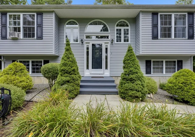 3rd image of 3 Laurel St, Hubbardston, MA 01452 | MLS# 73567531