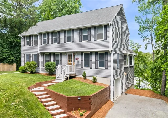 3rd image of 10 Grandview Rd, Reading, MA 01867 | MLS# 73537665