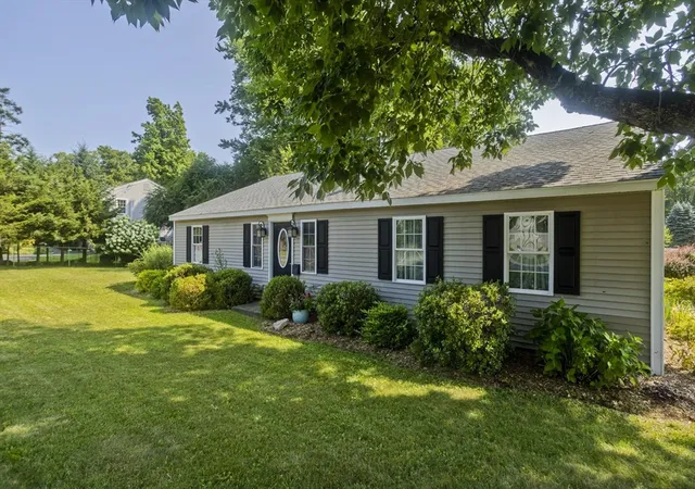 2nd image of 1075 Main St, Agawam, MA 01001 | MLS# 73557840