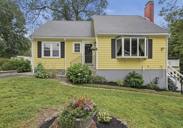 Photo 1 of Single family home for sale at 21 Oakwood Ave, Saugus, MA 01906 | MLS# 73565361 | Listing updated on 2026-09-03