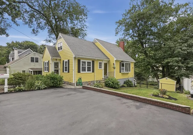 Photo 2 of Single family home for sale at 21 Oakwood Ave, Saugus, MA 01906 | MLS# 73565361 | Listing updated on 2026-09-03