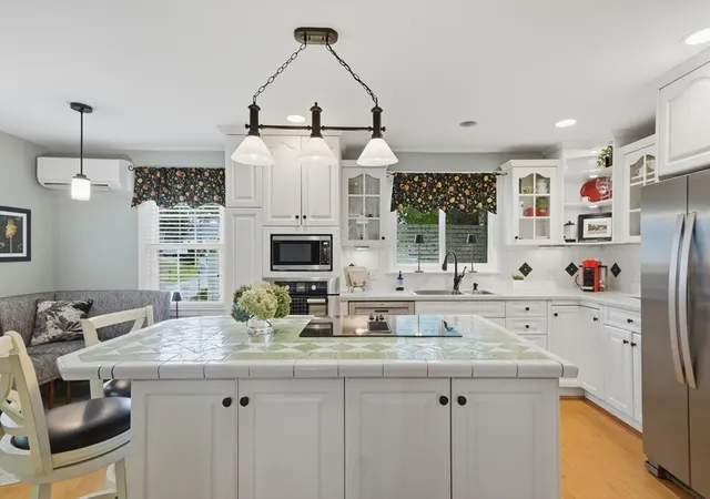 Photo 3 of Single family home for sale at 21 Oakwood Ave, Saugus, MA 01906 | MLS# 73565361 | Listing updated on 2026-09-03