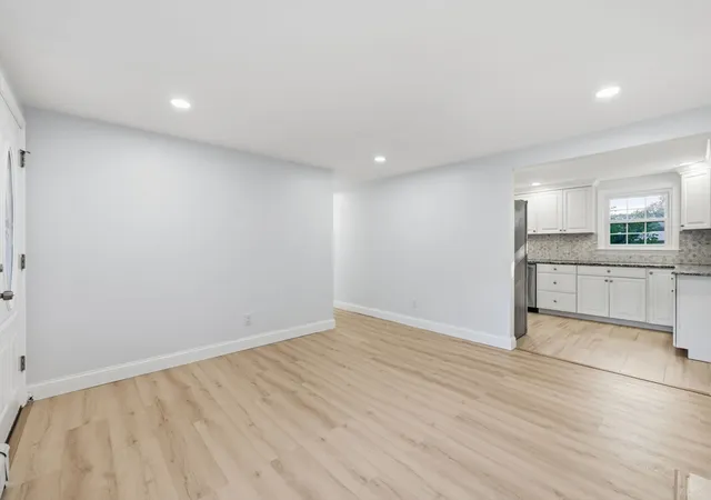 3rd image of 4 Lawrence Rd, Wayland, MA 01778 | MLS# 73554527