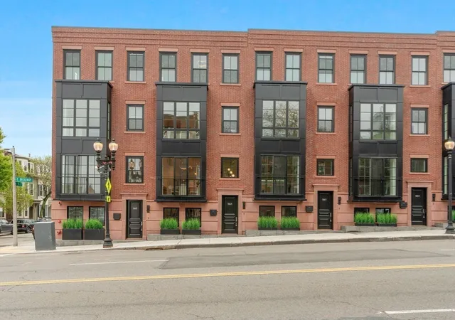 36th image of 561 East Broadway #561, Boston, MA 02127 | MLS# 73545537
