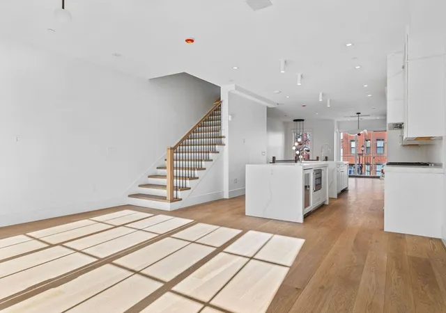 4th image of 561 E Broadway, Boston, MA 02127