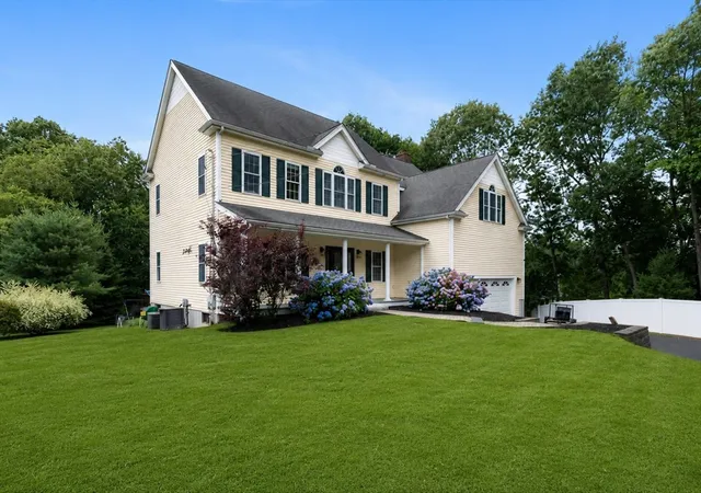 Homes for sale in North Attleboro, MA | 670 Hickory Rd, North Attleboro, MA 02760 | MLS# 73541577