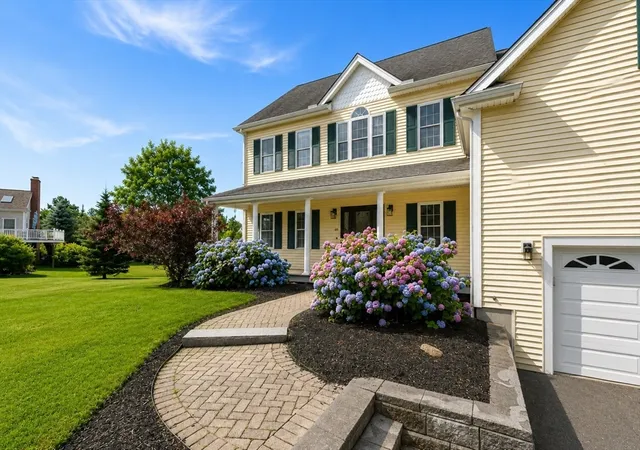 Homes for sale in North Attleboro, MA | 670 Hickory Rd, North Attleboro, MA 02760 | MLS# 73541577