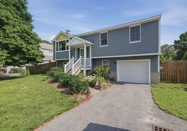 3rd image of 52 Sherwood Dr, Haverhill, MA 01835 | MLS# 73544970