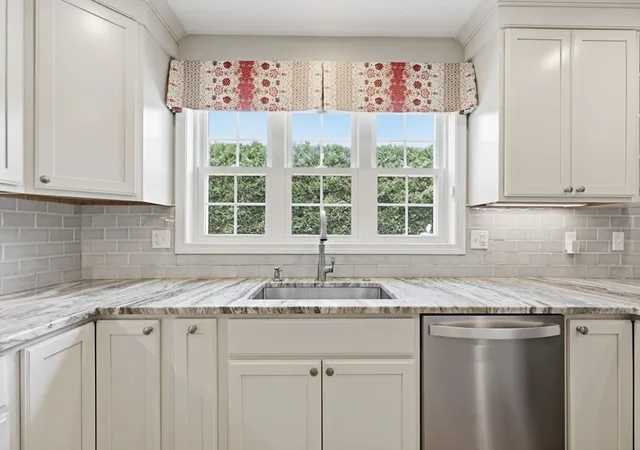 5th image of 33 Kimberly Dr, South Hadley, MA 01075 | MLS# 73548551