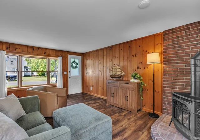 Photo 3 of Sale Pending at 31 Thompson St, East Longmeadow, MA 01028 | MLS# 73566679 | Listing updated on 2026-09-06