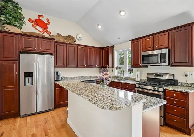 Photo 4 of Sale Pending at 12 Autumn St, Billerica, MA 01821 | MLS# 73568373 | Listing updated on 2026-10-07