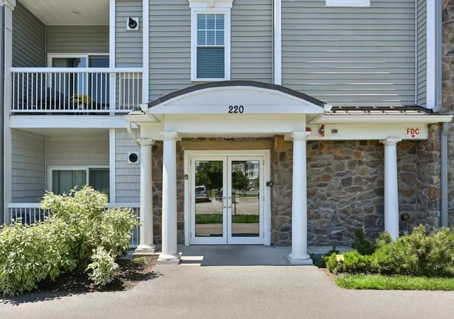 Homes for sale in North Reading, MA | 220 Martins Landing #102, North Reading, MA 01864 | MLS# 73541844