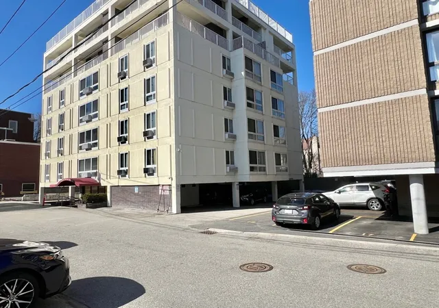 2nd image of 4 Trowbridge Pl, Cambridge, MA 02138