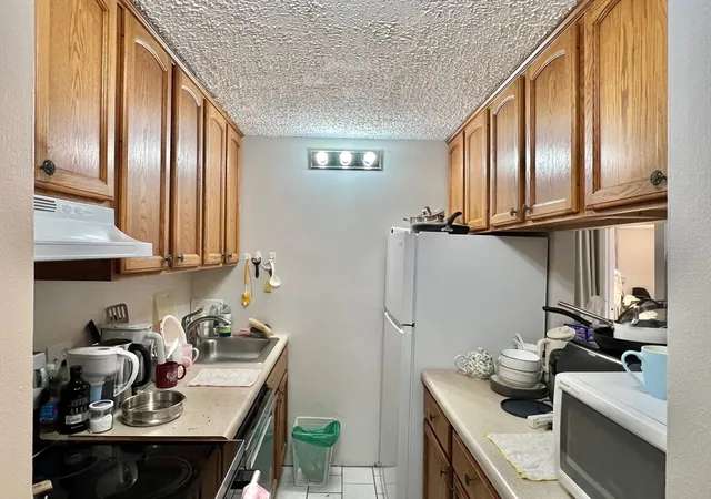 4th image of 4 Trowbridge Pl, Cambridge, MA 02138