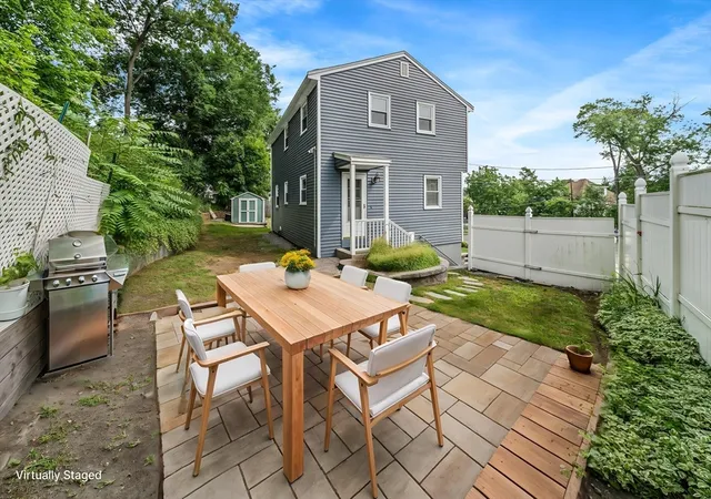 4th image of 17 Dale Cir, Waltham, MA 02451 | MLS# 73555336