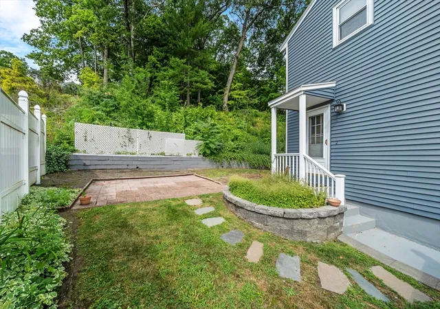 5th image of 17 Dale Cir, Waltham, MA 02451 | MLS# 73555336