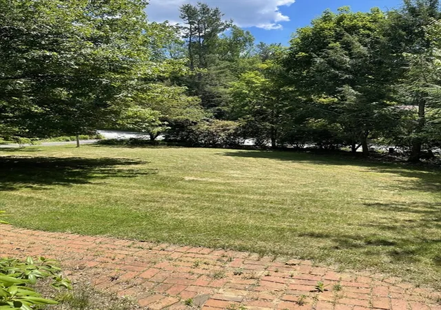 3rd image of 10 Crowningshield Dr, Paxton, MA 01612 | MLS# 73554262