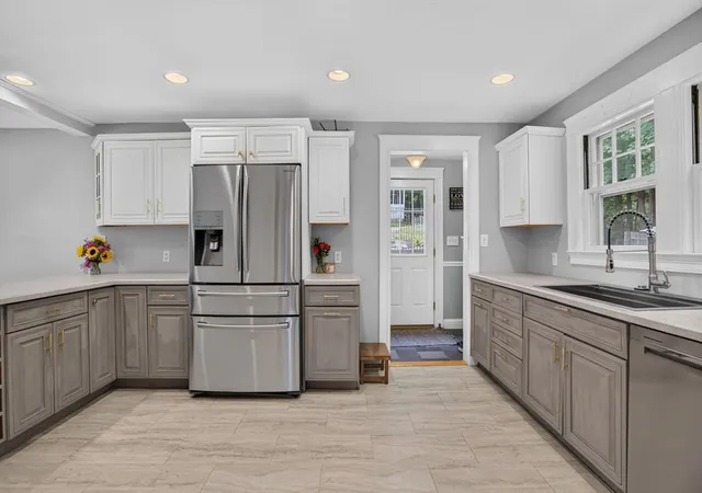 2nd image of 158 Haverhill St, North Reading, MA 01864 | MLS# 73542421
