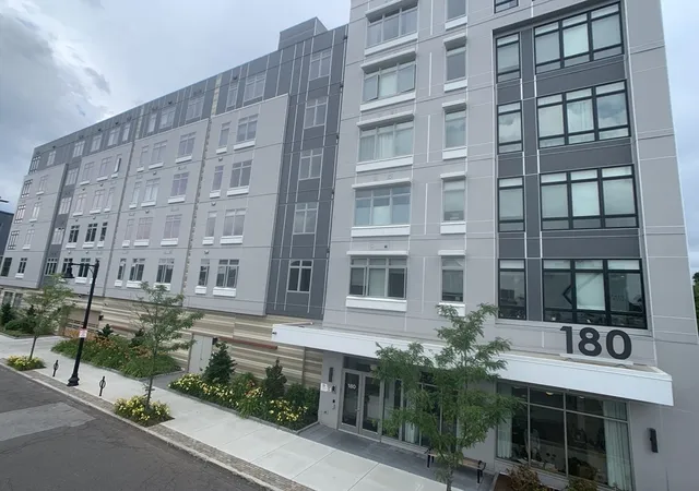 1st image of 180 Telford St #213, Brighton, MA 02135 | MLS# 73557410