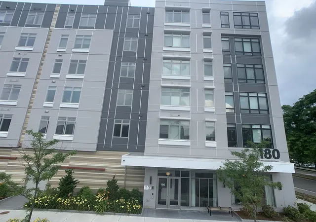 2nd image of 180 Telford St #213, Brighton, MA 02135 | MLS# 73557410