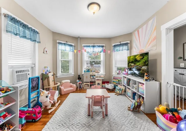 Photo 3 of Sale Pending at 39 Orchard St, Marlborough, MA 01752 | MLS# 73550888 | Listing updated on 2026-09-08