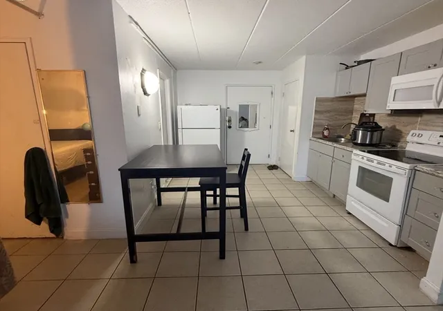 2nd image of 126 Beaver St, Framingham, MA 01702